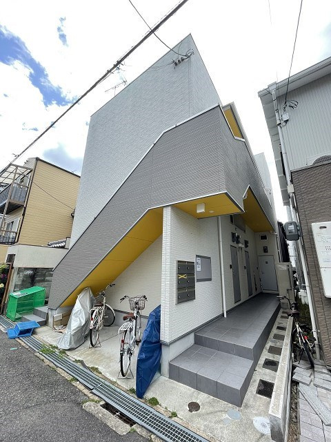 西宮市小松南町１丁目のアパートの外観