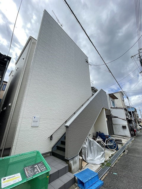 西宮市小松南町１丁目のアパートの外観