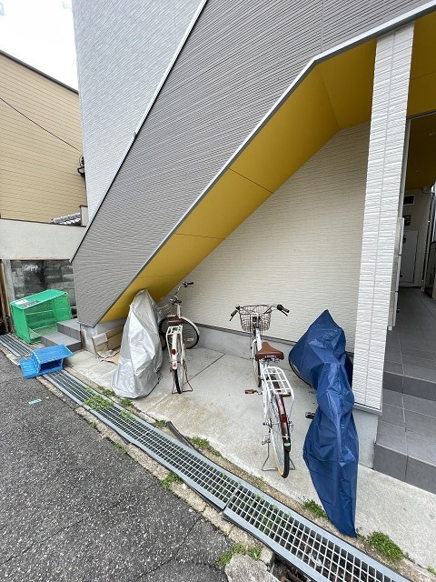 西宮市小松南町１丁目のアパートの外観