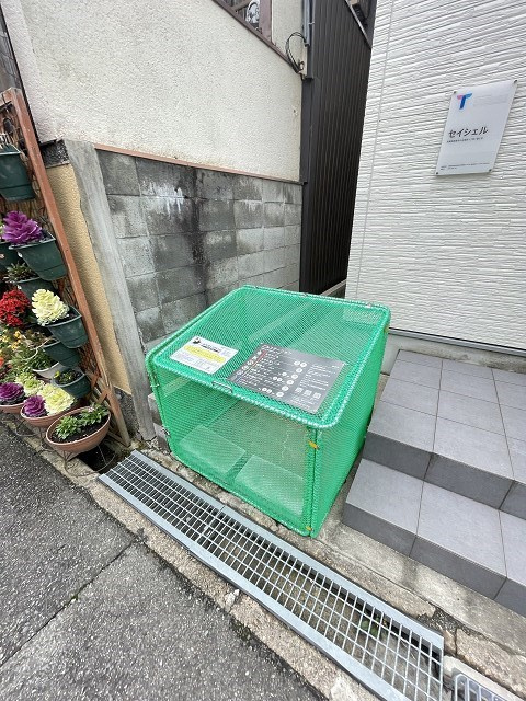 西宮市小松南町１丁目のアパートの外観
