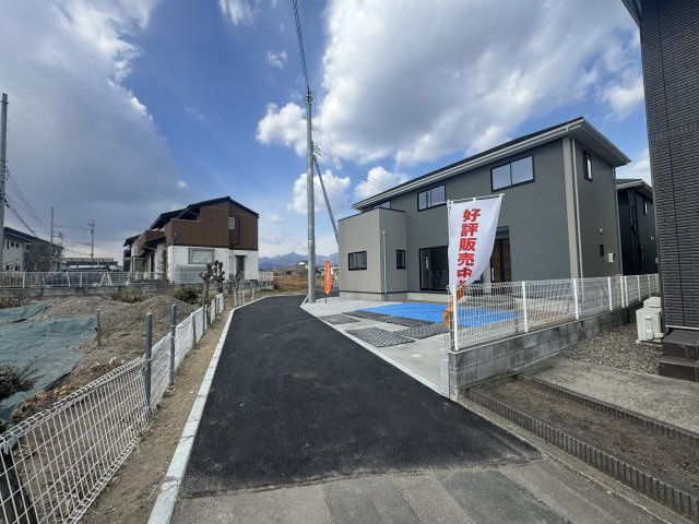 新築　前橋市総社町植野1期　3号棟の前面道路含む現地写真|南側接道幅員約4ｍ