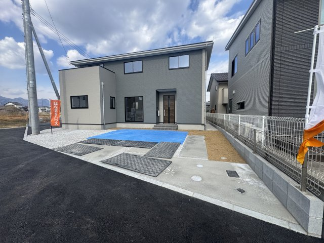 新築　前橋市総社町植野1期　3号棟の駐車場|現地写真　駐車スペースは並列2台分可能です！
