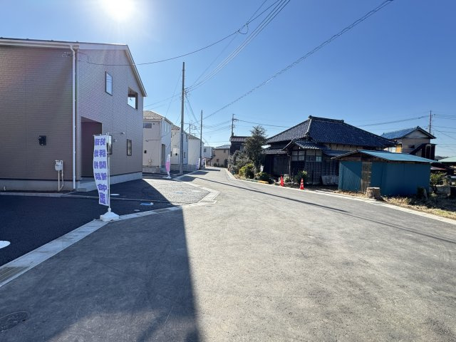 柏市塚崎新築戸建（塚崎第15）の前面道路含む現地写真|西側前面道路・幅員約5ｍ