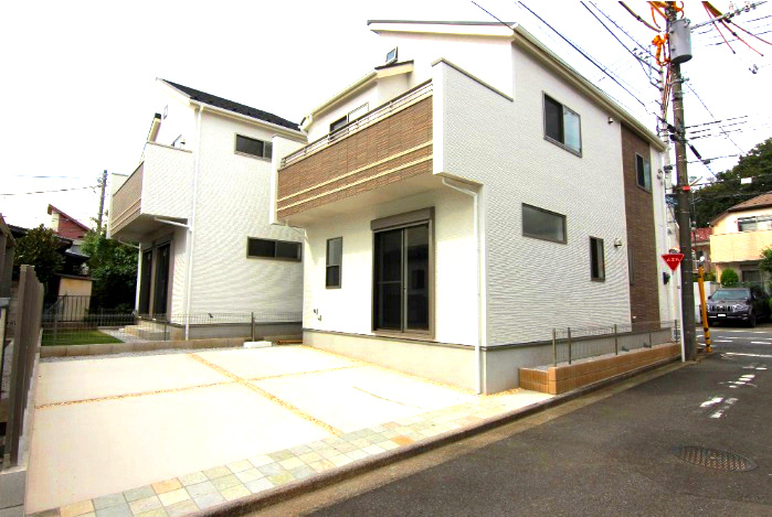 三鷹市大沢5丁目・新築戸建の外観|カースペース2台分♪
