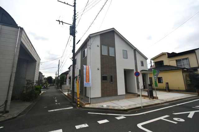 三鷹市大沢5丁目・新築戸建の前面道路含む現地写真