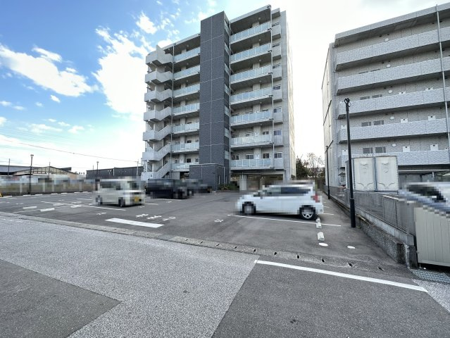 ソレイユeの駐車場