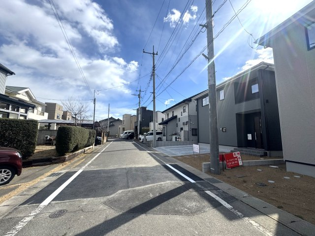 新築　前橋市下新田町1期　2号棟の前面道路含む現地写真|北側接道幅員約5.9ｍ　