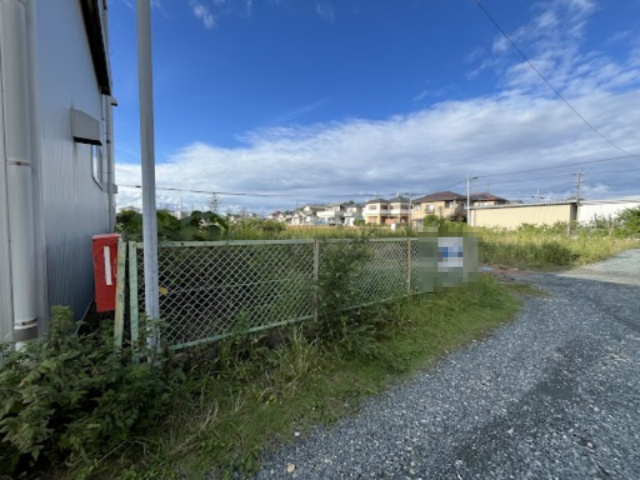 売土地　中央区西山町の前面道路含む現地写真|広さのある土地です。
