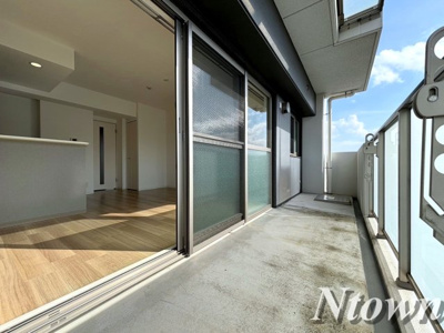 【バルコニー】 | コンフォート城西 | 開放的で明るい空間を演出してくれるバルコニーです