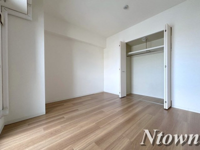 【その他】 | コンフォート城西 | 明るい洋室です