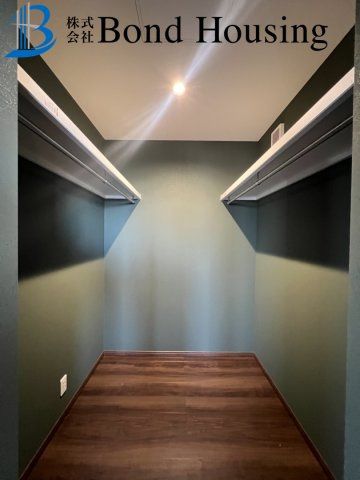 3方角地・オール電化住宅・即日案内可　福里　築1年の洋室