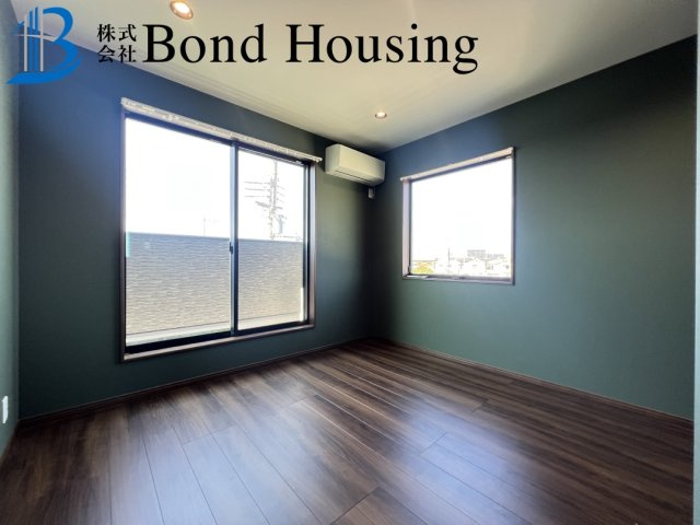 3方角地・オール電化住宅・即日案内可　福里　築1年の洋室