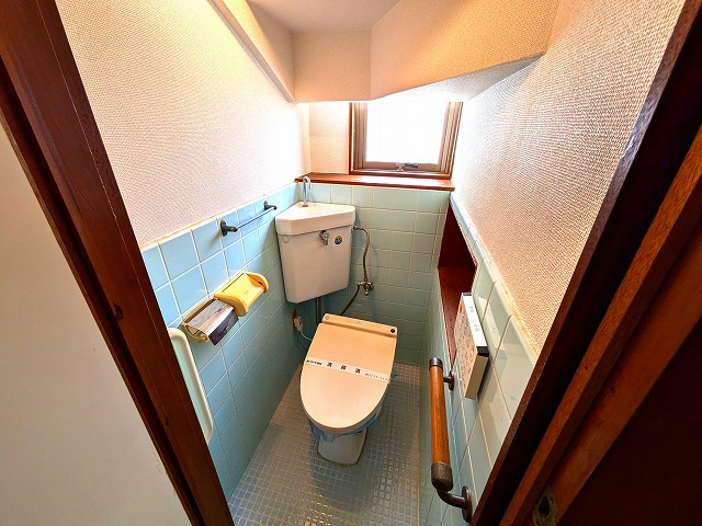 永松宅戸建のトイレ