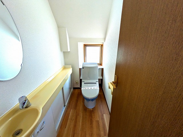 永松宅戸建のトイレ