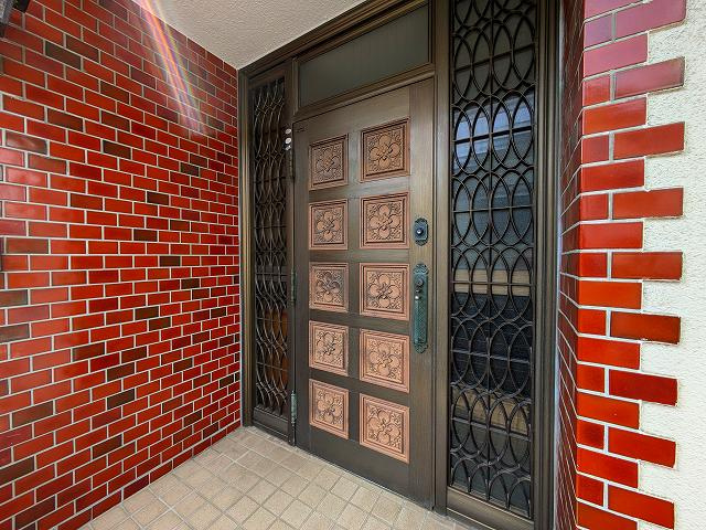 永松宅戸建の玄関
