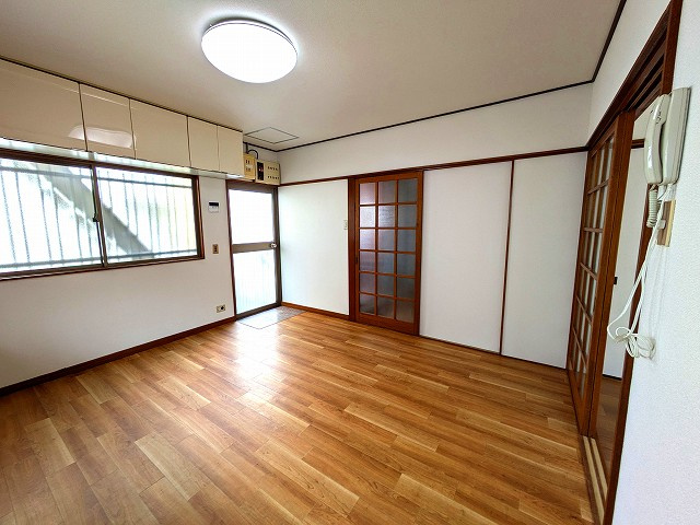 永松宅戸建の洋室