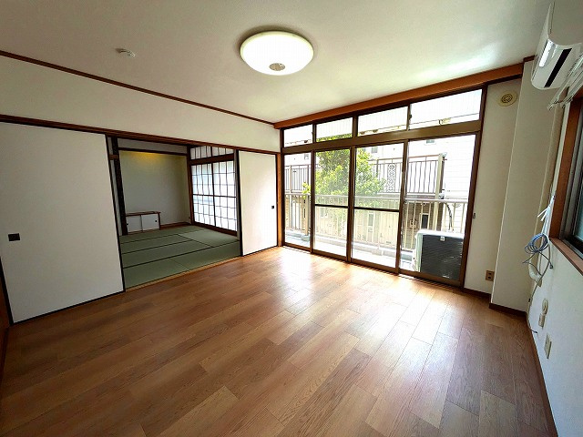 永松宅戸建の洋室