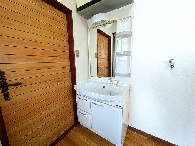 永松宅戸建の独立洗面台