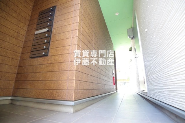 ルミエール新堀町のエントランス