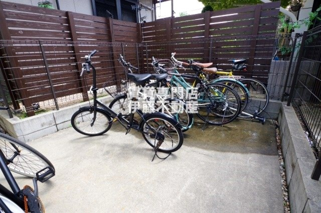 ルミエール新堀町の駐車場