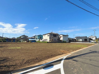 【外観】 | 平坦な土地は外構費用も抑えられ、自由設計に適しております。