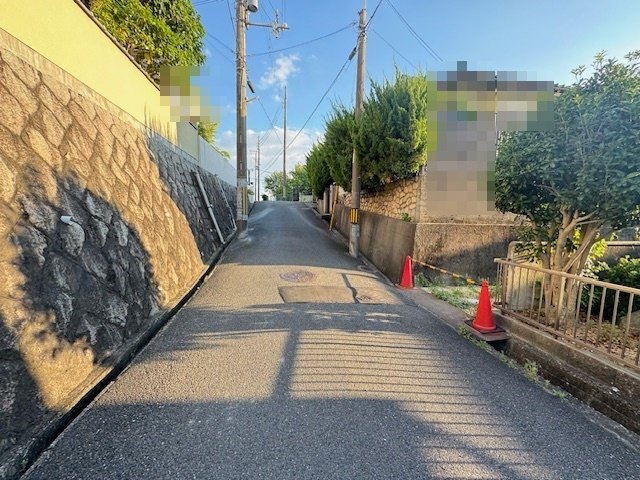 【前面道路含む現地写真】の画像