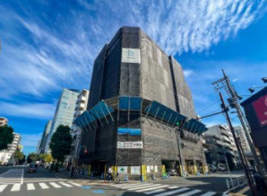 ライオンズ錦糸町北斎通りプレーゼの外観|大規模修繕工事中