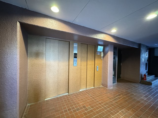 高輪タウンハウスのその他共用部分|エレベーターは2基設置されています