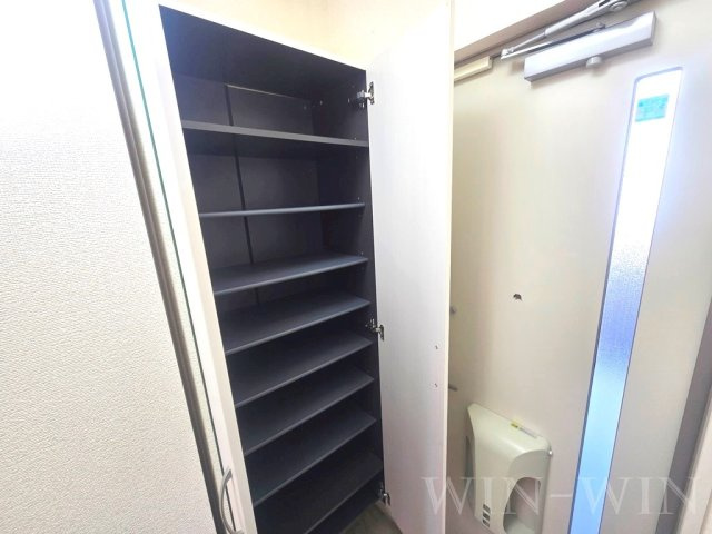 グラン・フェルト B棟の玄関