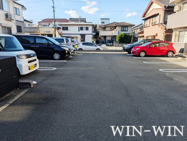 グラン・フェルト B棟の駐車場