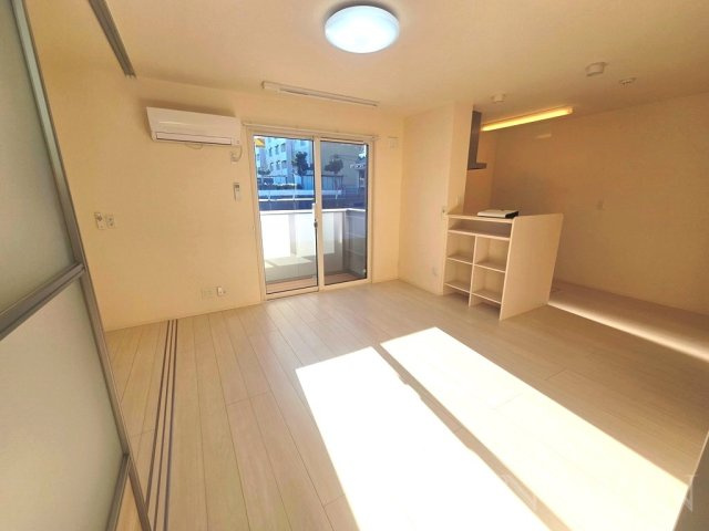 グラン・フェルト B棟の居間・リビング