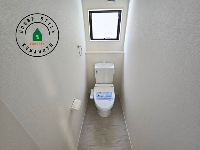 熊本市中央区出水7丁目第2-2棟（1号棟）　のトイレ|温水洗浄便座を完備しております。2ヶ所にトイレがあるのは朝の慌ただしい時間も安心です。