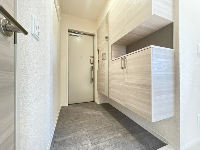 helio polisの玄関