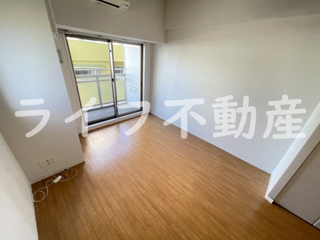 M’プラザ小阪駅前の居間・リビング|こちらの居間で趣味の時間をお楽しみください