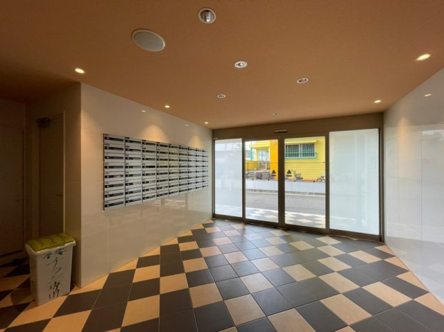 M’プラザ小阪駅前のロビー|ゆとりのあるロビーです