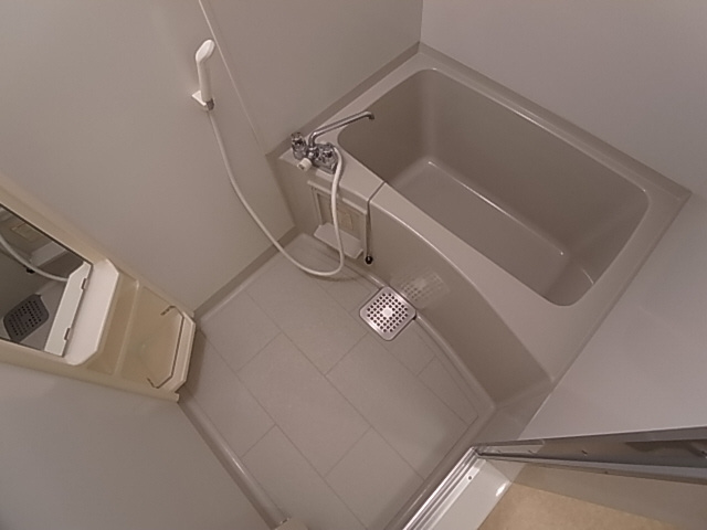 神戸市北区山田町小部字戸口谷のアパートの浴室|バスルーム