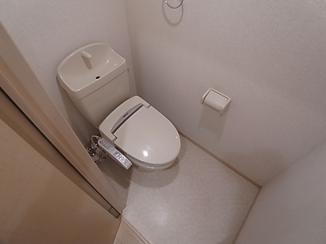 神戸市北区山田町小部字戸口谷のアパートのトイレ|ウォシュレット