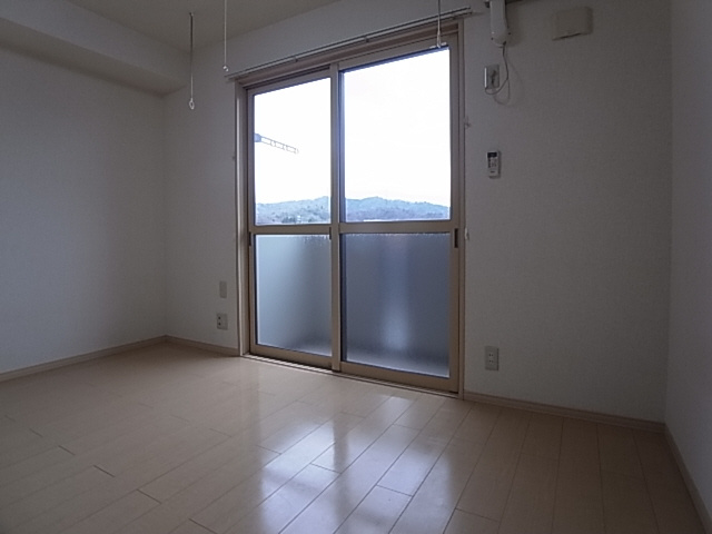 神戸市北区山田町小部字戸口谷のアパートの内装|洋室