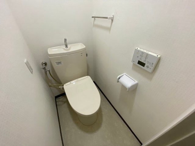 星ヶ丘アイリス北棟のトイレ|清潔感溢れるトイレ。落ち着いた空間で安らぎの空間をお過ごしいただけます。