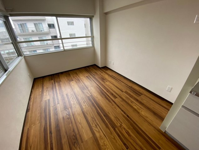 星ヶ丘アイリス北棟の居間・リビング|明るい雰囲気が心地よいリビング♪採光良好です！