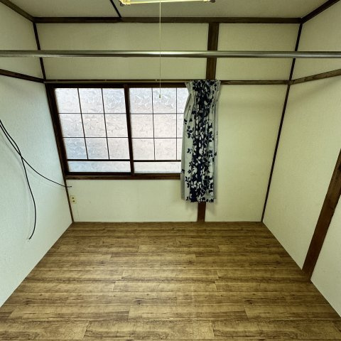 登別市幌別町6丁目28-3戸建の洋室