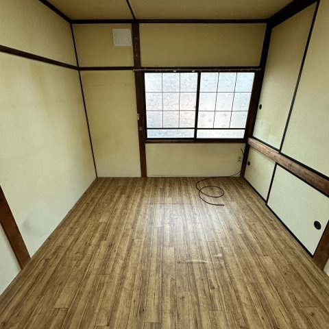 登別市幌別町6丁目28-3戸建の洋室