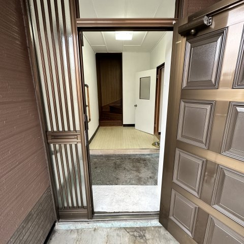 登別市幌別町6丁目28-3戸建の玄関