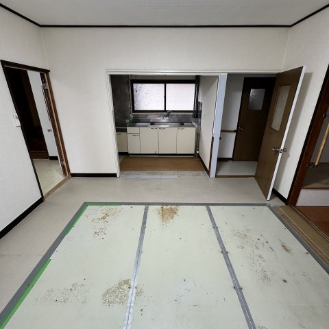 登別市幌別町6丁目28-3戸建の居間・リビング