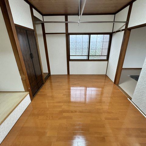 登別市幌別町6丁目28-3戸建の洋室