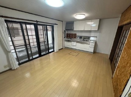 野洲市大篠原　中古戸建の居間・リビング