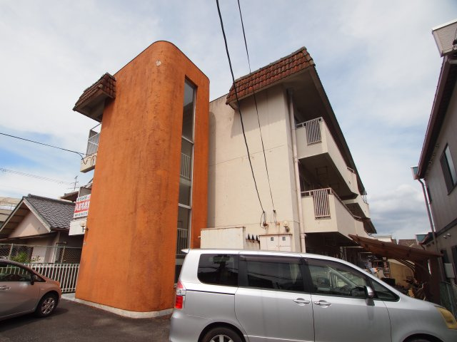 大和高田市中今里町の賃貸マンションの外観