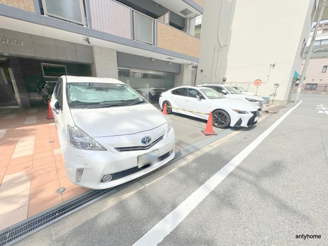プレミュール阿波座　仲介手数料無料の駐車場