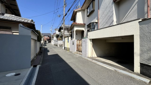 豊中市上野西3丁目　古家付き土地の前面道路含む現地写真