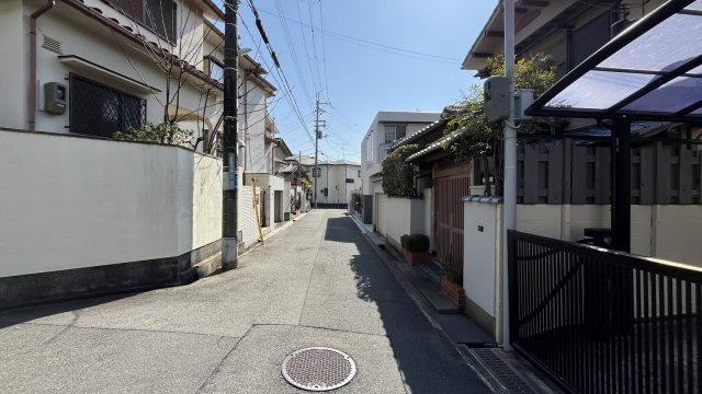 豊中市上野西3丁目　古家付き土地の前面道路含む現地写真